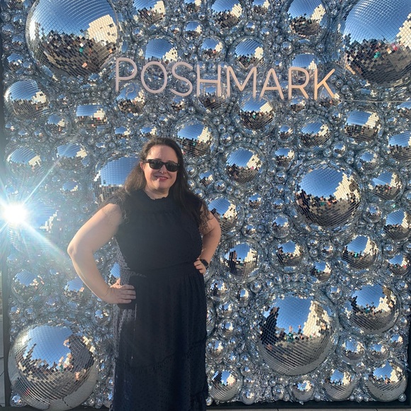 Meet your Posher, Jenny! - Picture 2 of 3